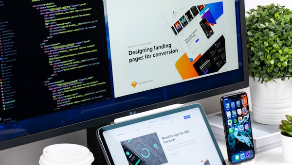 Création de site web moderne sur laptop